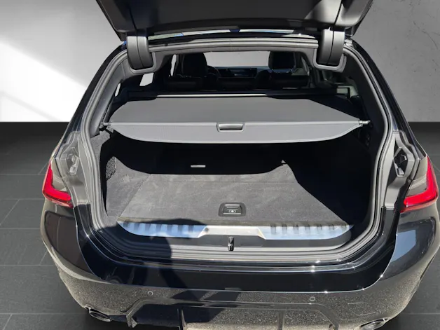 BMW 330e xDrive Touring