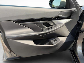 https://vehicle.imgix.net/4399276/2214bbfa-df19-476c-8f82-2918b524739b.jpg