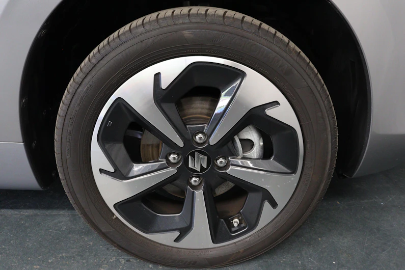 Fahrzeugbild SUZUKI SWIFT