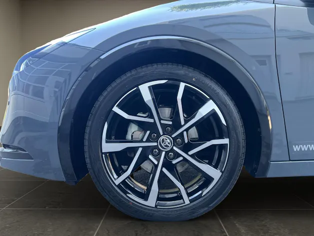 Toyota Prius 2.0 Plug-In-Hybrid Style