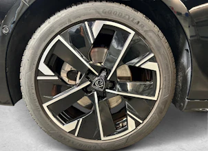 https://vehicle.imgix.net/4399467/e0171b66-d451-4208-a12c-be5d57b47f0e.jpg