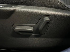 https://vehicle.imgix.net/4399475/3c324ade-7144-46a6-910b-20ae7f345045.jpg