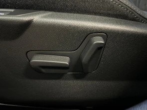 Fahrzeugbild PEUGEOT 208 1.2 Hybrid 145 GT