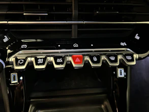 https://vehicle.imgix.net/4399475/d165188c-e051-4746-b816-dc17db0475e2.jpg