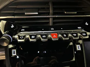 Peugeot 2008 1.2 Hybrid 145 GT