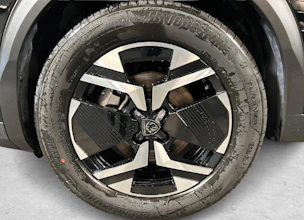 https://vehicle.imgix.net/4399495/a322e3be-9815-4b97-8d25-a9aa1bb16857.jpg