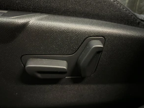 https://vehicle.imgix.net/4399495/b030db34-0ca7-4f82-9c03-3e707d815b5d.jpg