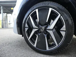 Peugeot 208 1.2 Hybrid GT