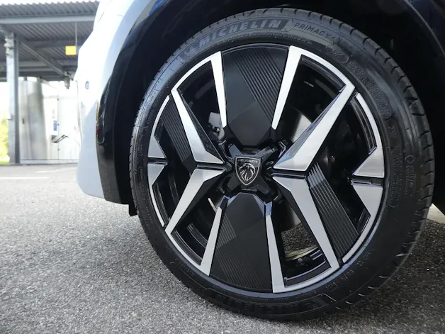 Peugeot 208 1.2 Hybrid GT