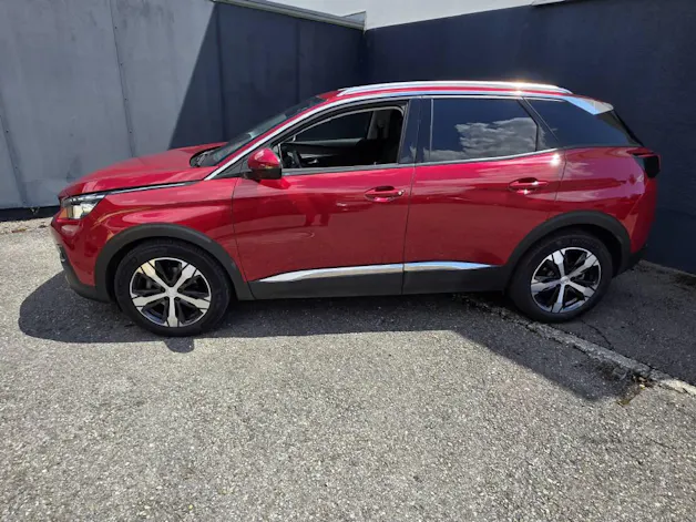 PEUGEOT 3008 1.2 PureTech Allure