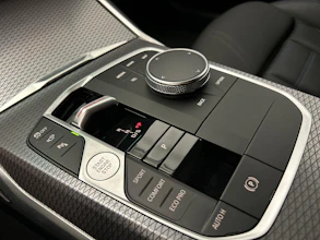 https://vehicle.imgix.net/4399588/ef5273ae-fb4a-4ad2-99e0-6b722b5ab017.jpg