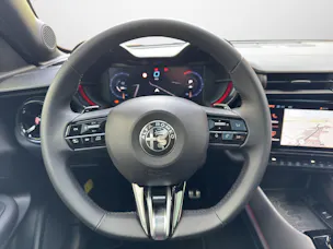 Alfa Romeo Junior 1.2 Ibrida Q4 SKY