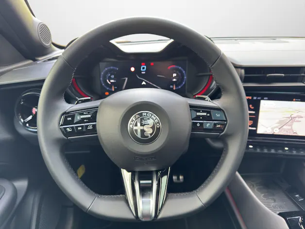 Alfa Romeo Junior 1.2 Ibrida Q4 SKY