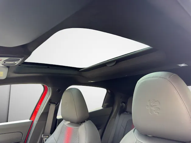 Alfa Romeo Junior 1.2 Ibrida Q4 SKY