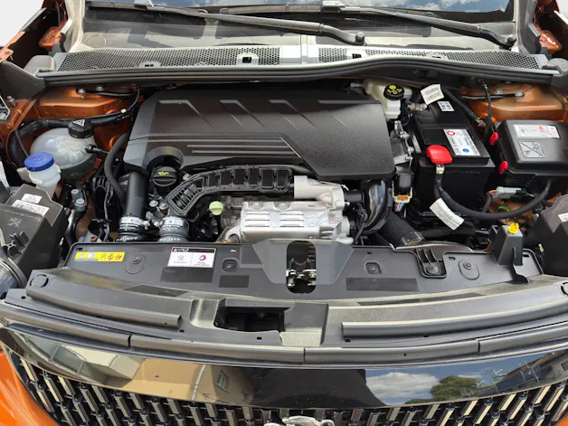 PEUGEOT 2008 1.2 GT PureTech 155 PS
