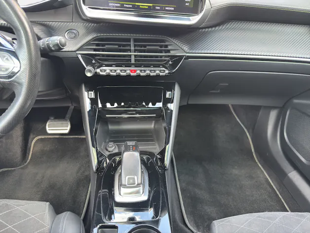 PEUGEOT 2008 1.2 GT PureTech 155 PS
