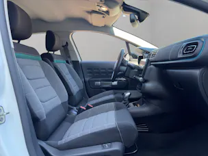 Citroën C3 1.2 PureTech Shine Automat / Rückfahrkamera / Einparkhilfe vorne + hinten / Totwinkel-Assistent / inkl. Winterräder