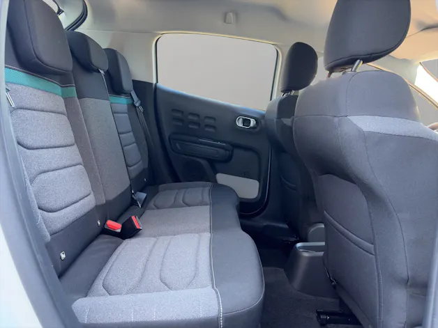 Citroën C3 1.2 PureTech Shine Automat / Rückfahrkamera / Einparkhilfe vorne + hinten / Totwinkel-Assistent / inkl. Winterräder
