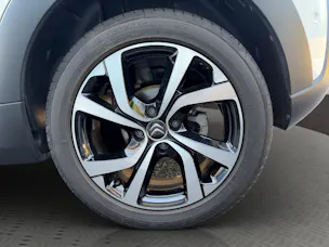 Citroën C3 1.2 PureTech Shine Automat / Rückfahrkamera / Einparkhilfe vorne + hinten / Totwinkel-Assistent / inkl. Winterräder