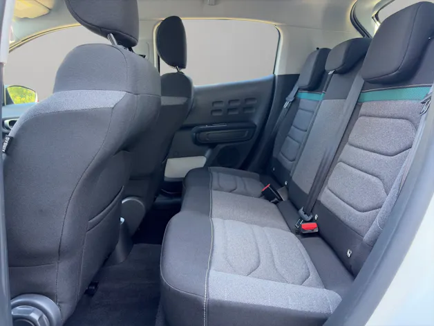 Citroën C3 1.2 PureTech Shine Automat / Rückfahrkamera / Einparkhilfe vorne + hinten / Totwinkel-Assistent / inkl. Winterräder