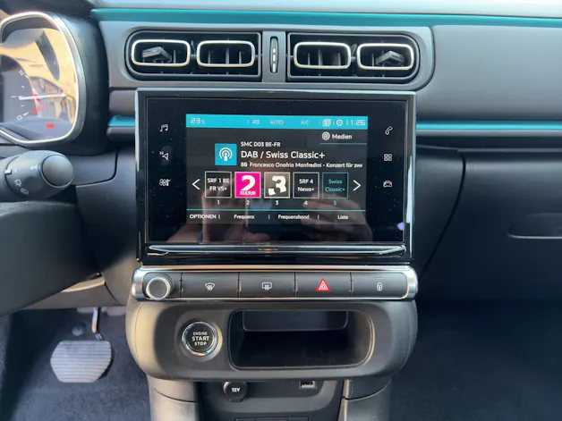 Citroën C3 1.2 PureTech Shine Automat / Rückfahrkamera / Einparkhilfe vorne + hinten / Totwinkel-Assistent / inkl. Winterräder