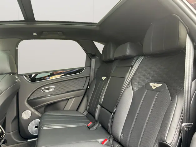 Bentley Bentayga Speed V8 650 PS MY 2027/ 1.9% Leasing möglich.