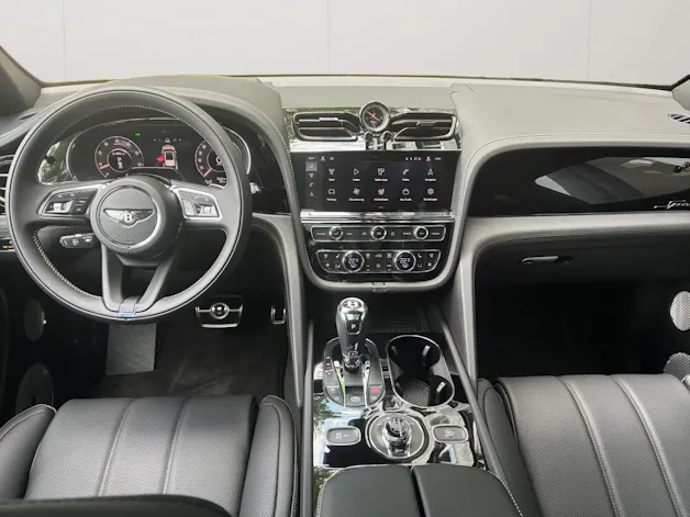 Bentley Bentayga Speed V8 650 PS MY 2027/ 1.9% Leasing möglich.