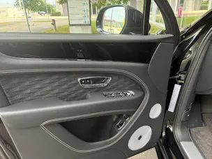 Bentley Bentayga Speed V8 650 PS MY 2027/ 1.9% Leasing möglich.