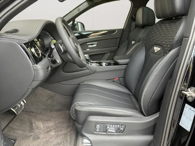 Bentley Bentayga Speed V8 650 PS MY 2027/ 1.9% Leasing möglich.