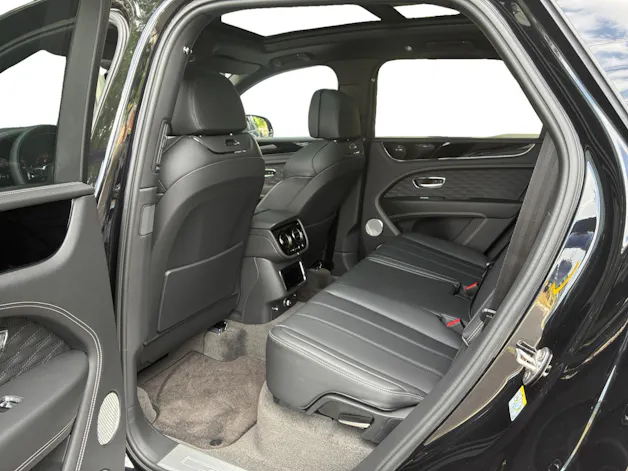 Bentley Bentayga Speed V8 650 PS MY 2027/ 1.9% Leasing möglich.