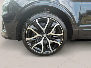 Bentley Bentayga Speed V8 650 PS MY 2027/ 1.9% Leasing möglich.