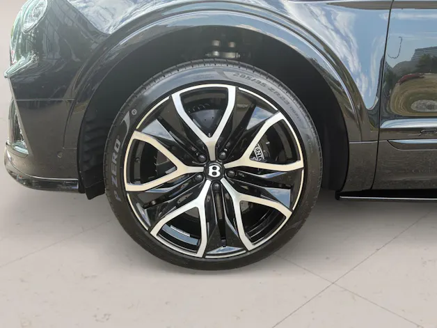 Bentley Bentayga Speed V8 650 PS MY 2027/ 1.9% Leasing möglich.