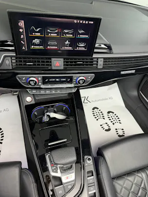 Audi S5 Cabriolet 3.0 TFSI Mythos Black Metallicquattro 354PS tiptronic / 360° Kamera / Head-Up-Display / B&O Sound / S-Sportsitze /