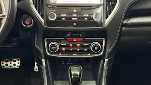 Subaru Forester 2.0i e-Boxer Luxury Lineartronic