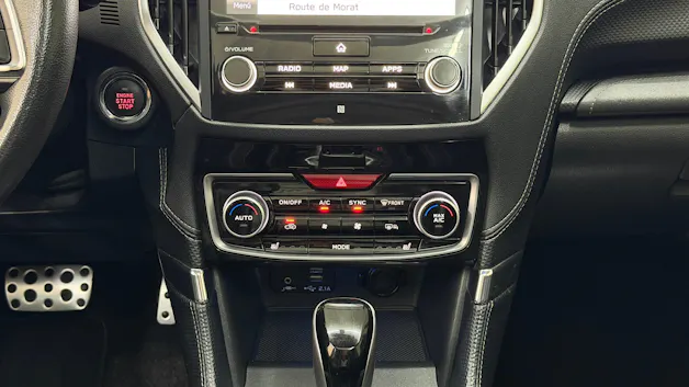 Subaru Forester 2.0i e-Boxer Luxury Lineartronic