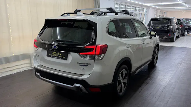 Subaru Forester 2.0i e-Boxer Luxury Lineartronic