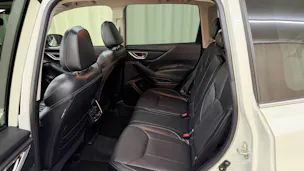 Subaru Forester 2.0i e-Boxer Luxury Lineartronic
