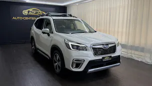 Subaru Forester 2.0i e-Boxer Luxury Lineartronic