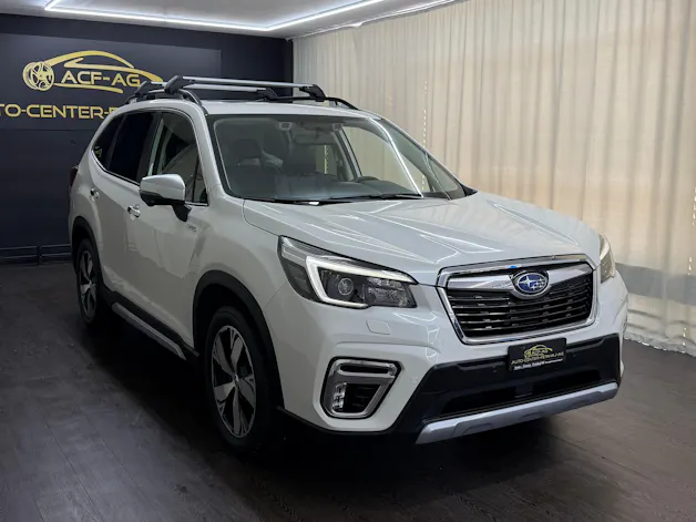 Subaru Forester 2.0i e-Boxer Luxury Lineartronic