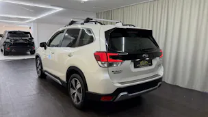 Subaru Forester 2.0i e-Boxer Luxury Lineartronic