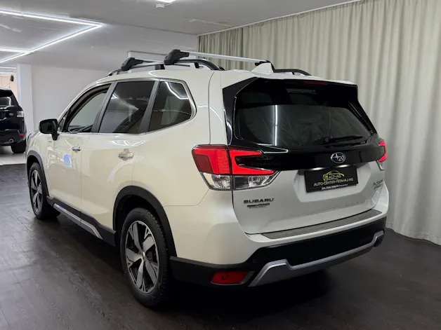 Subaru Forester 2.0i e-Boxer Luxury Lineartronic