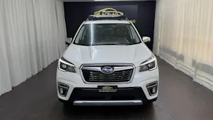 Subaru Forester 2.0i e-Boxer Luxury Lineartronic