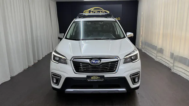 Subaru Forester 2.0i e-Boxer Luxury Lineartronic