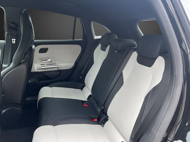 Mercedes-Benz GLA 35 AMG 4Matic 8G-Speedshift DCT