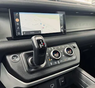 Land Rover Defender 90 3.0D I6 250 SE AT8