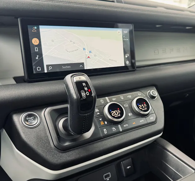 Land Rover Defender 90 3.0D I6 250 SE AT8