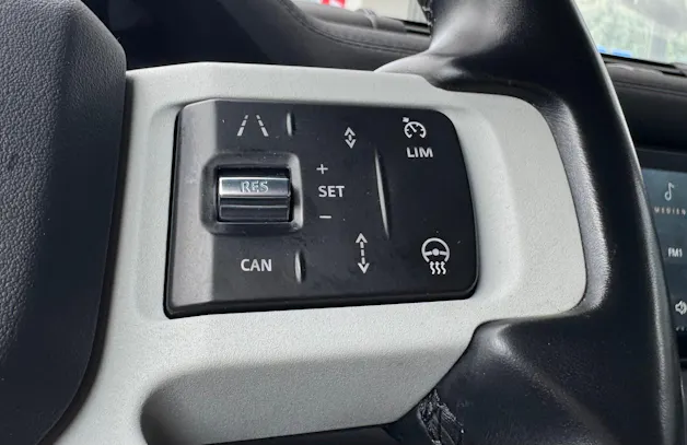 Land Rover Defender 90 3.0D I6 250 SE AT8