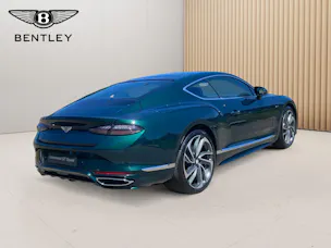 Bentley Continental GT 4.0 V8 Speed- Pure Bentley in Dunkelgrün-dunkelgrün/ 1.9% Leasing möglich.
