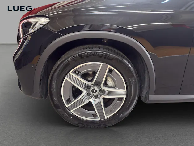 MERCEDES-BENZ GLC 300 4M - AMG / 360 Grad Kamera / Panorama-Dach / AHK