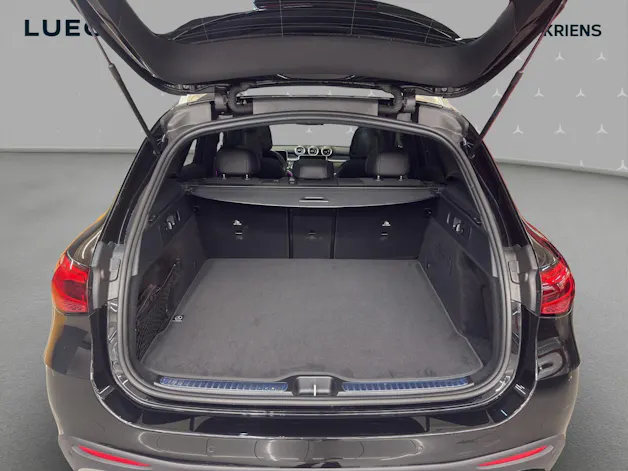 MERCEDES-BENZ GLC 300 4M - AMG / 360 Grad Kamera / Panorama-Dach / AHK